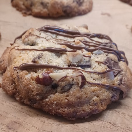 Cookie chocolat noir concassé et noix/noisettes/amandes